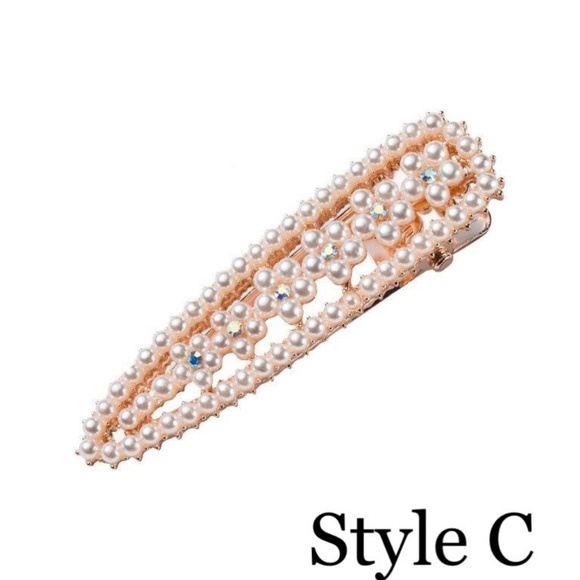 Teardrop Vintage Pearl Clips main image 5